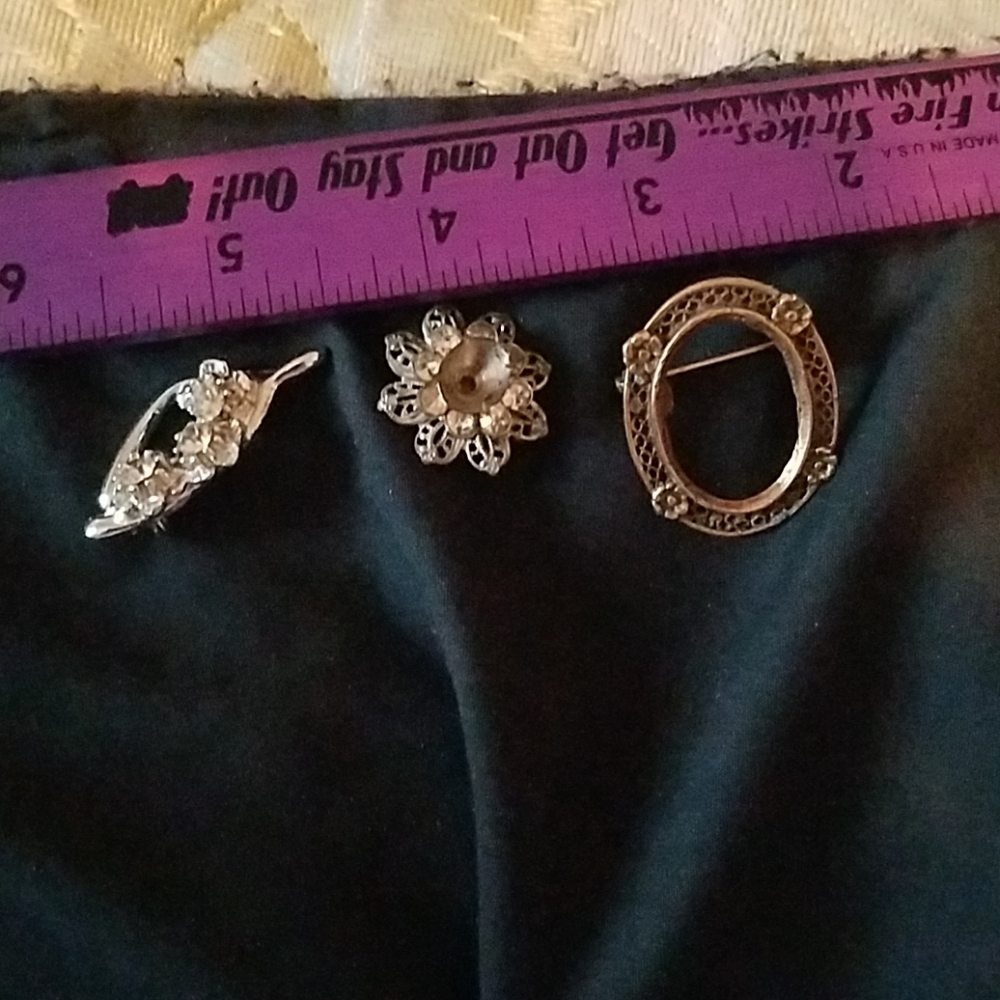 Vintage accent pins